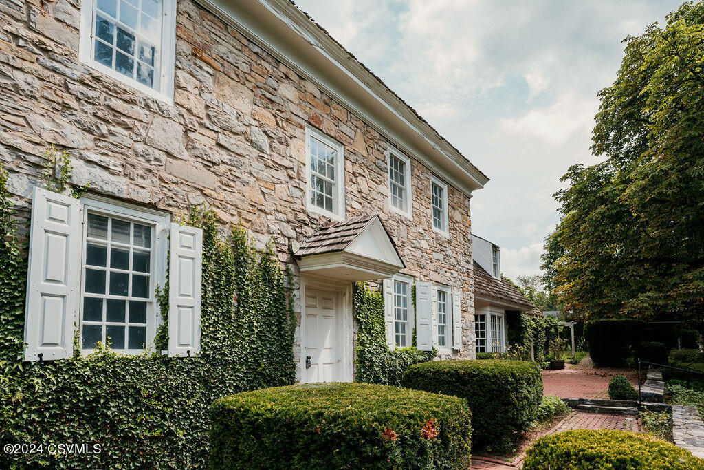 1115 ABBEY Lane