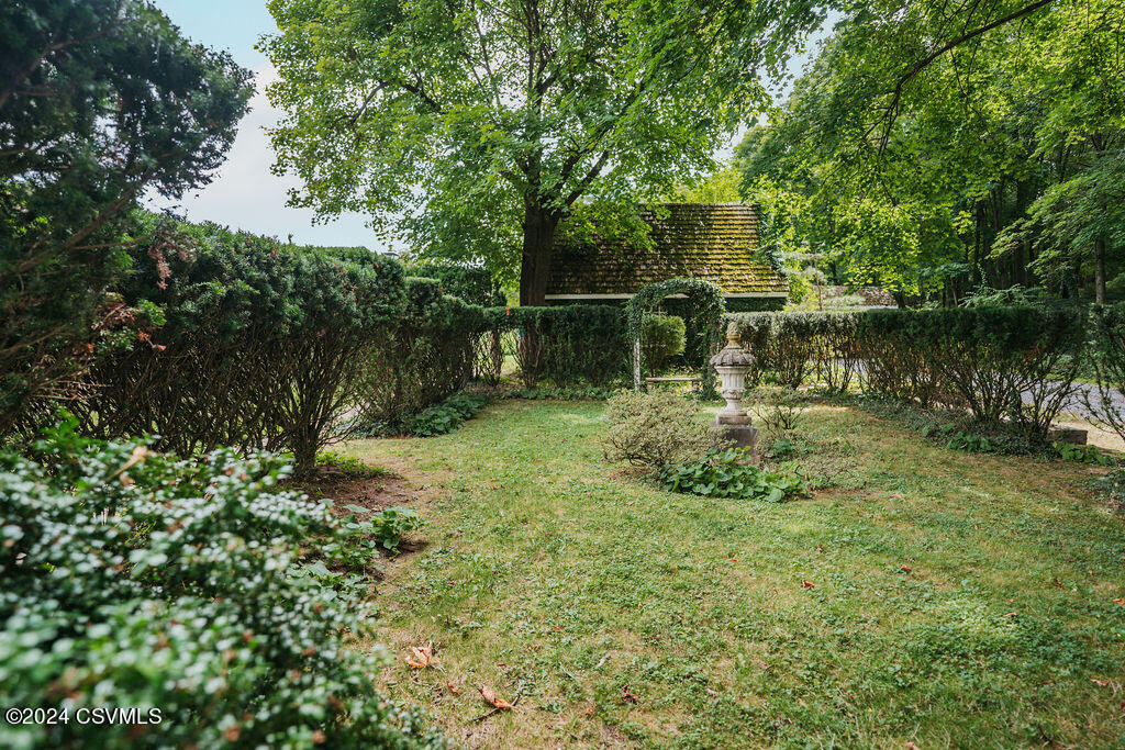 1115 ABBEY Lane