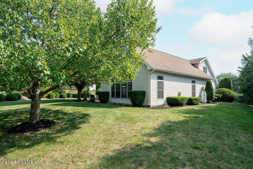 100 GOLFVIEW Drive