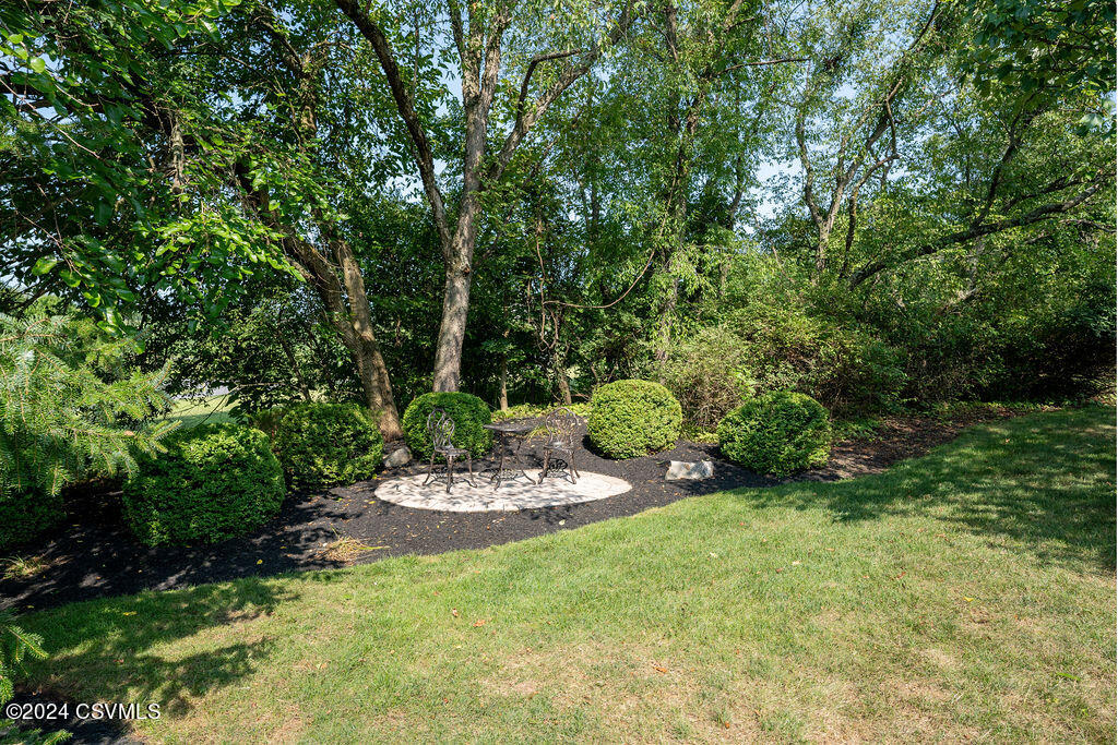 100 GOLFVIEW Drive