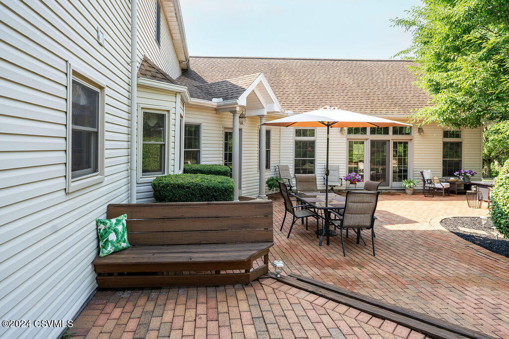 100 GOLFVIEW Drive