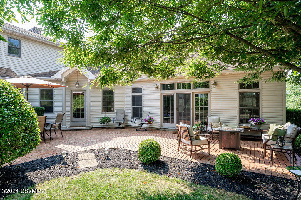 100 GOLFVIEW Drive