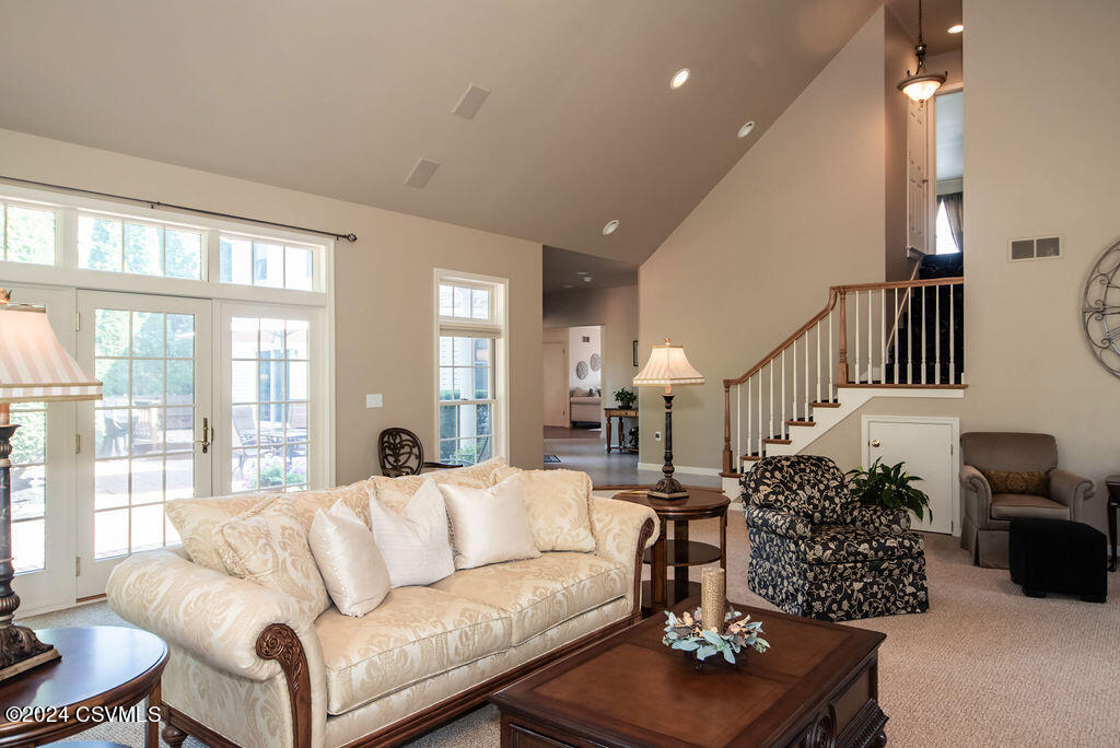 100 GOLFVIEW Drive