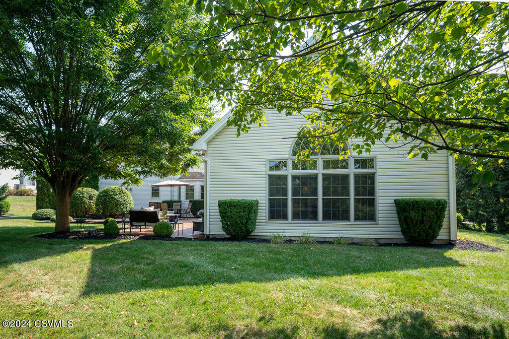 100 GOLFVIEW Drive