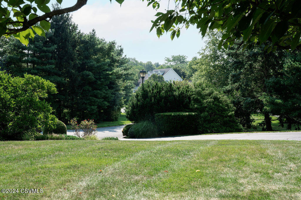 100 GOLFVIEW Drive