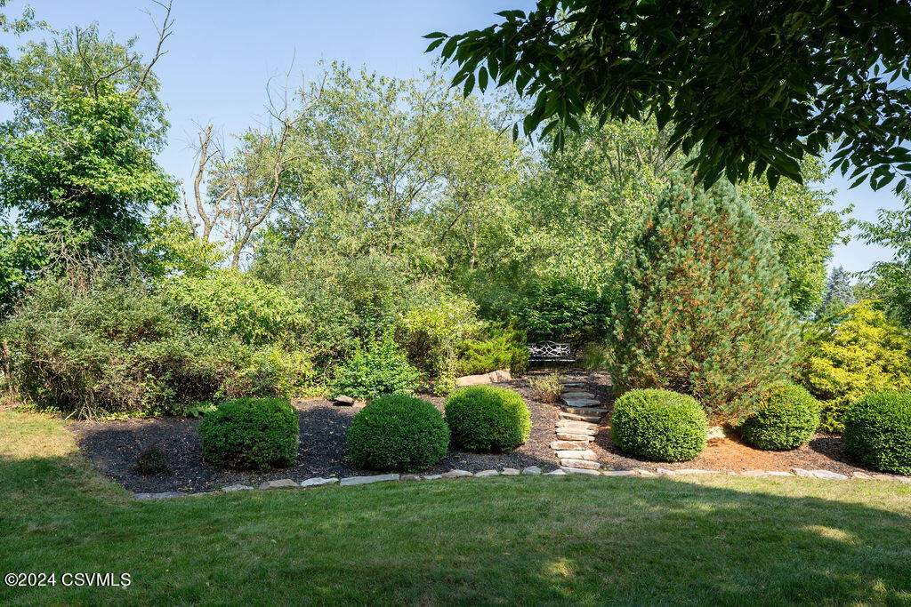100 GOLFVIEW Drive