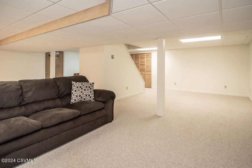 100 GOLFVIEW Drive