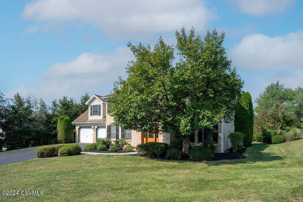 100 GOLFVIEW Drive