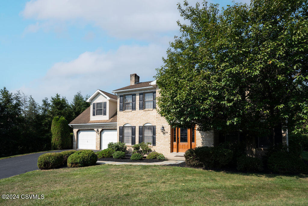 100 GOLFVIEW Drive