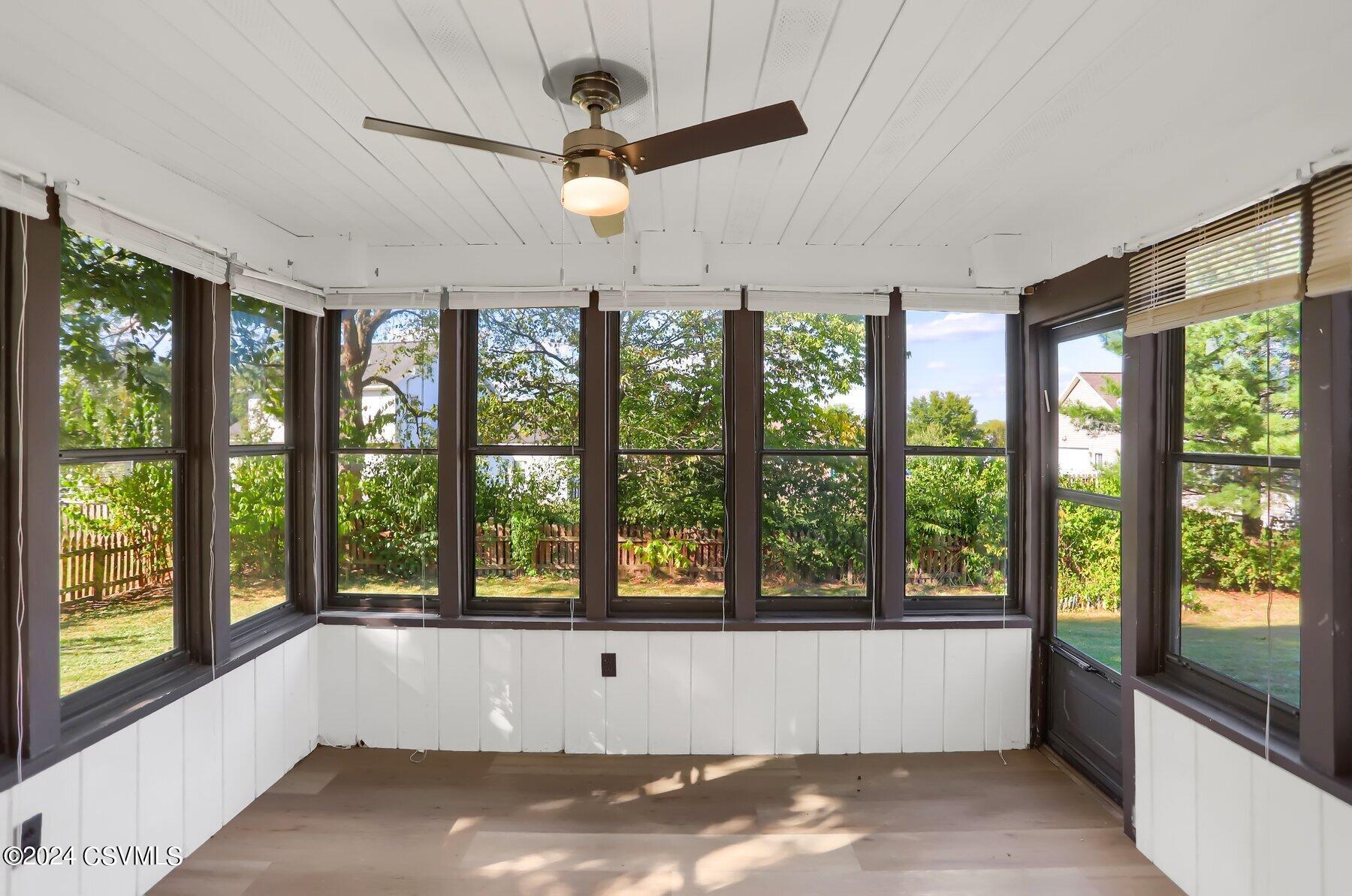 218 LAMPLIGHT Lane