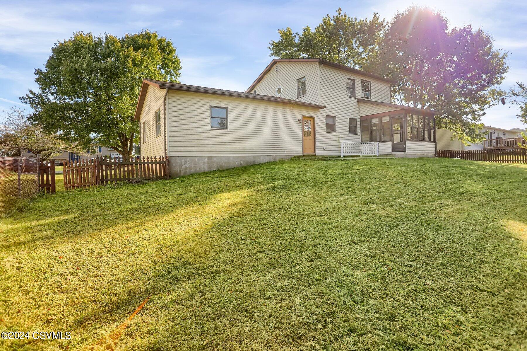 218 LAMPLIGHT Lane