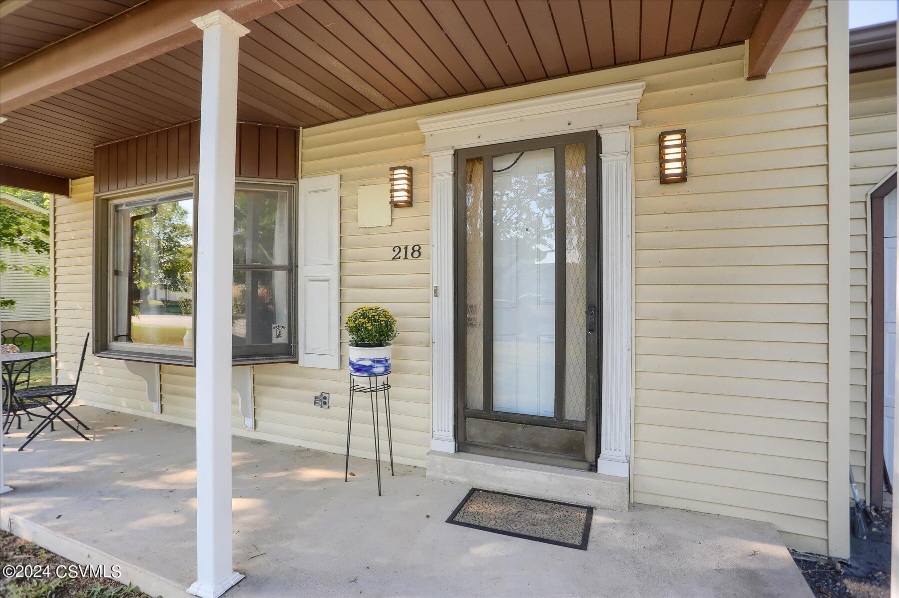 218 LAMPLIGHT Lane