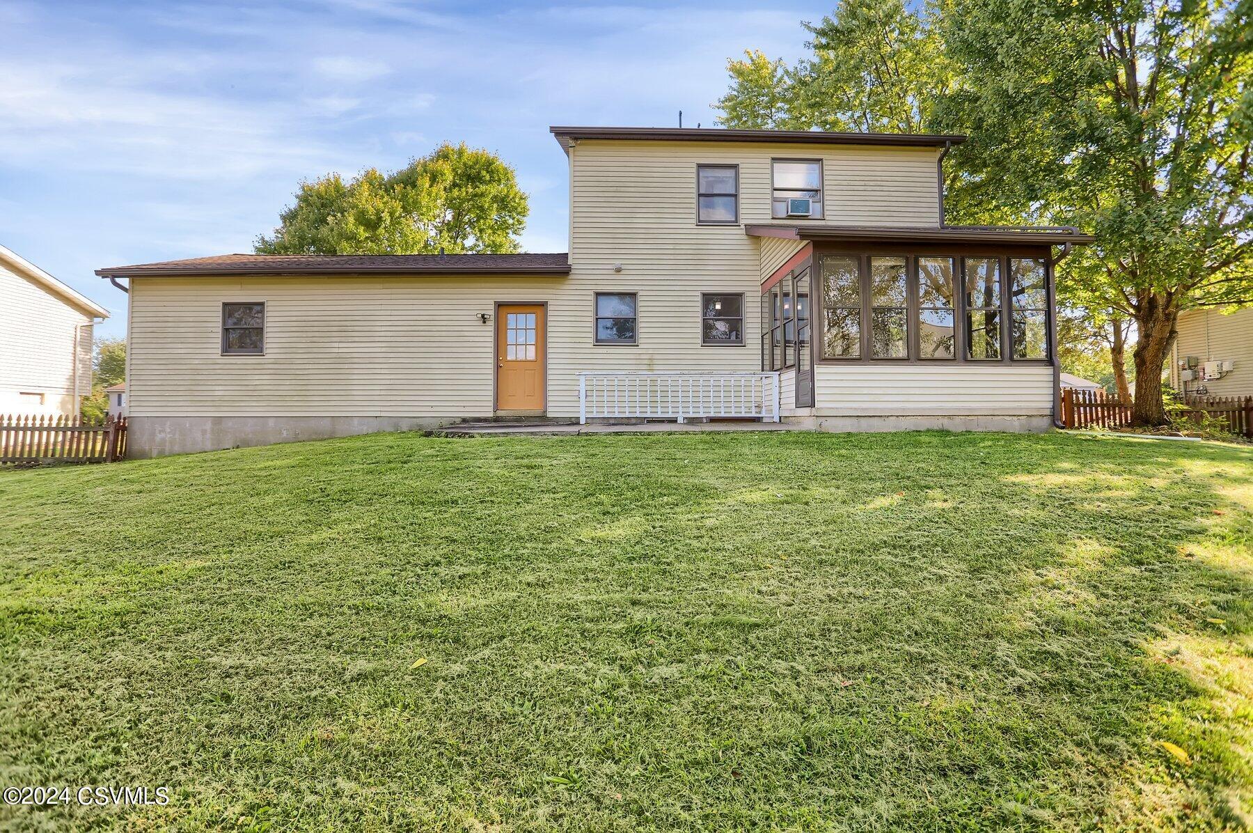 218 LAMPLIGHT Lane