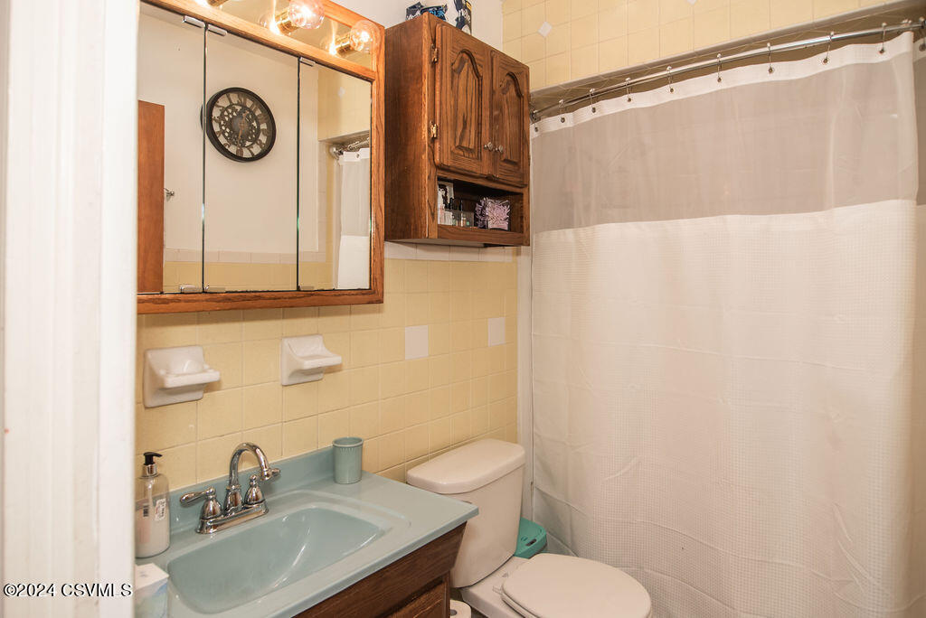 6 W 11TH Avenue