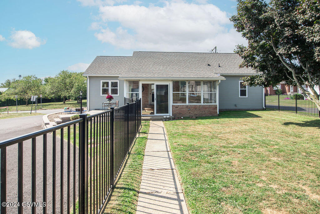 6 W 11TH Avenue