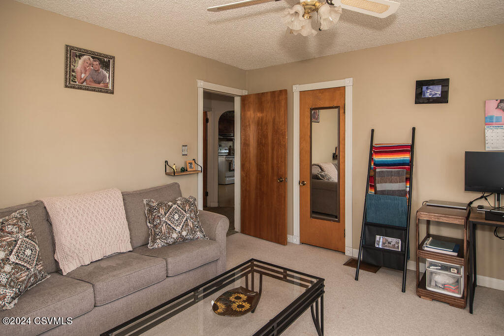 6 W 11TH Avenue