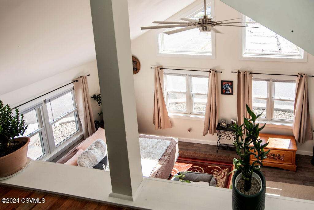 6 W 11TH Avenue