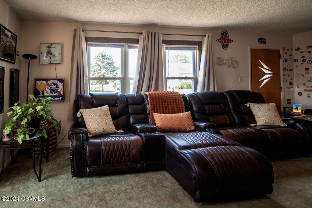 6 W 11TH Avenue