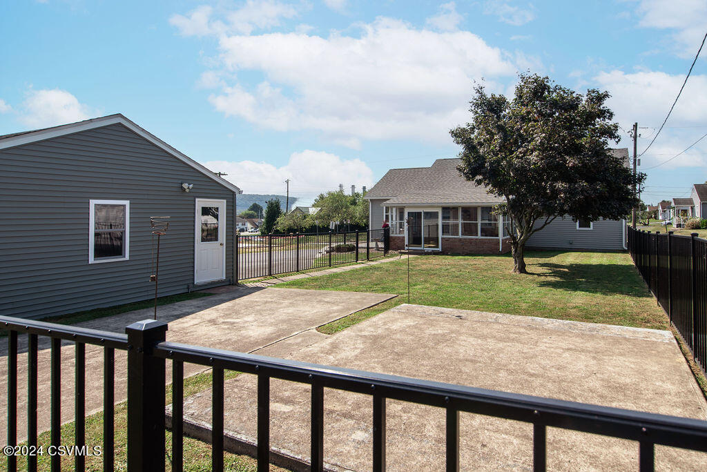 6 W 11TH Avenue