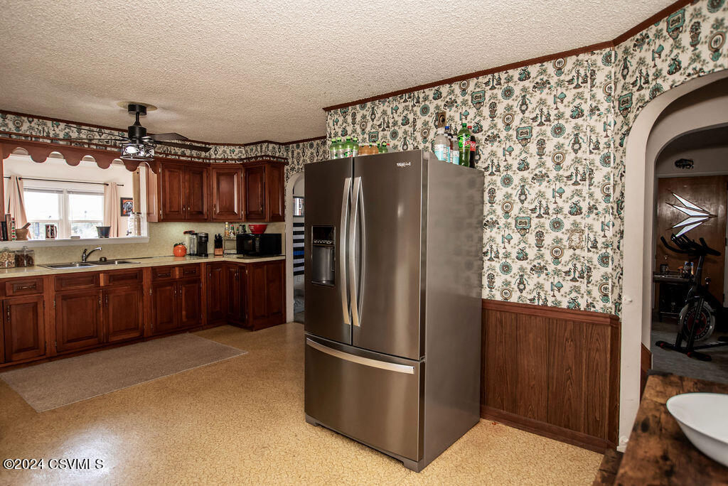 6 W 11TH Avenue