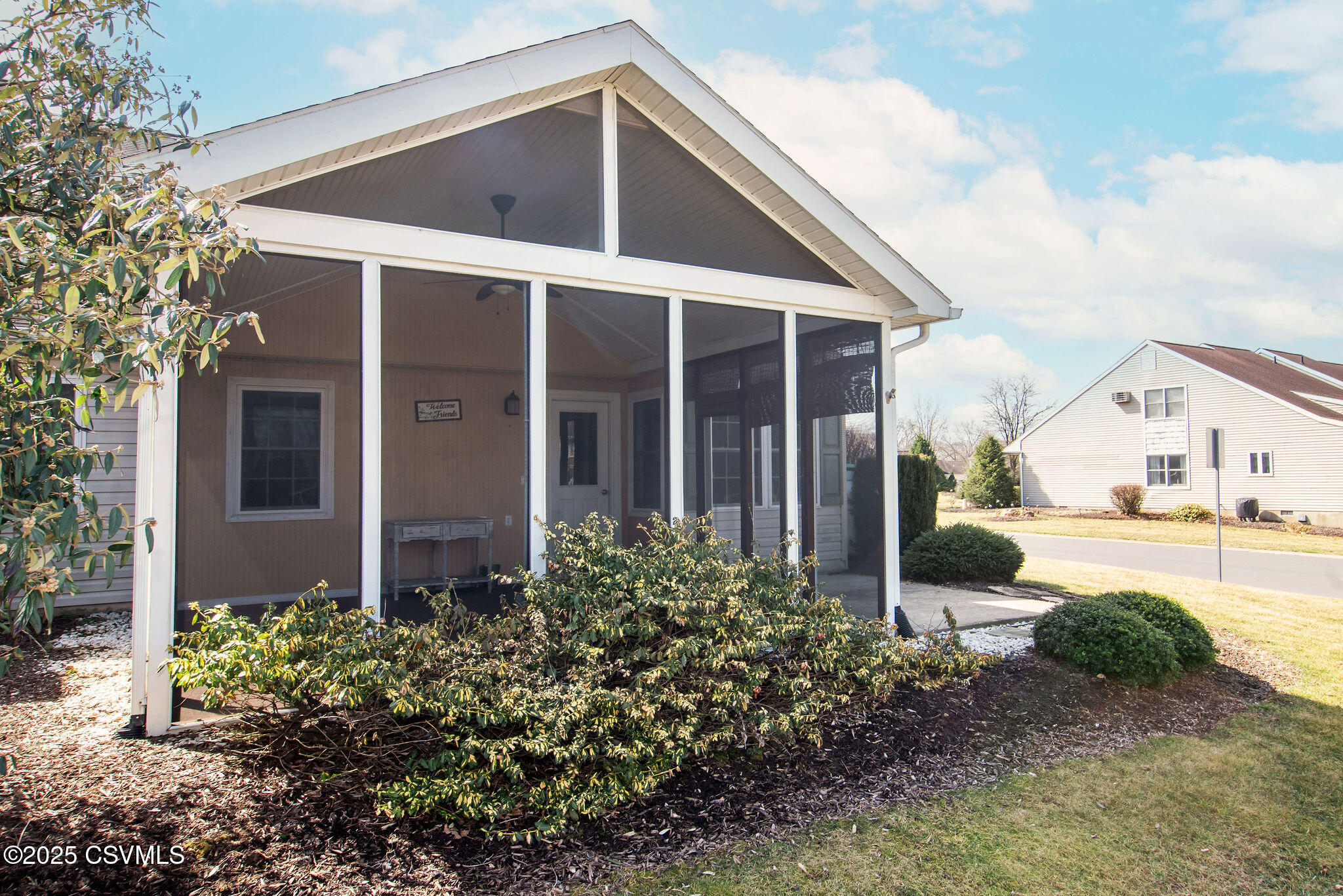 216 BIRCHTREE Lane