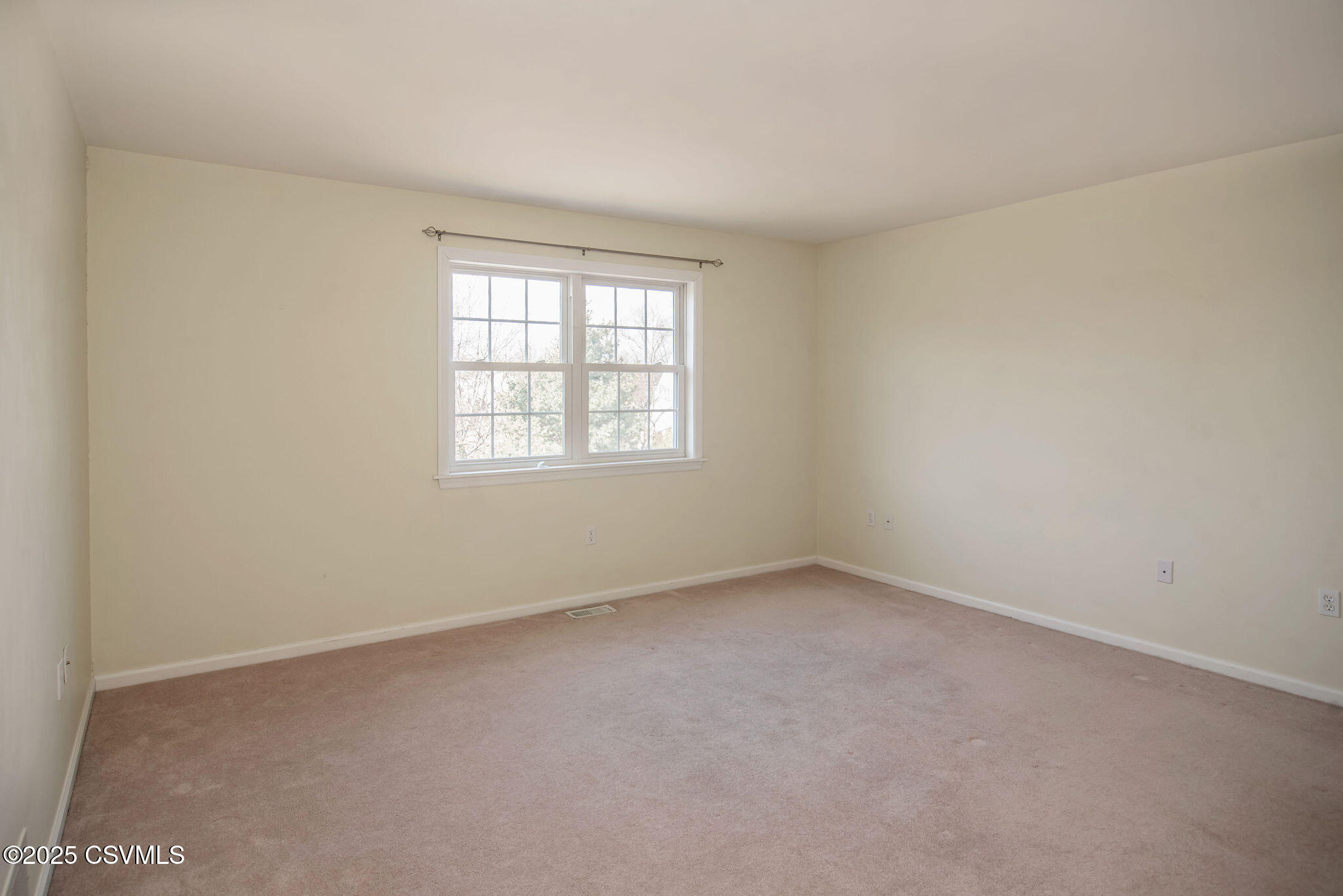 216 BIRCHTREE Lane