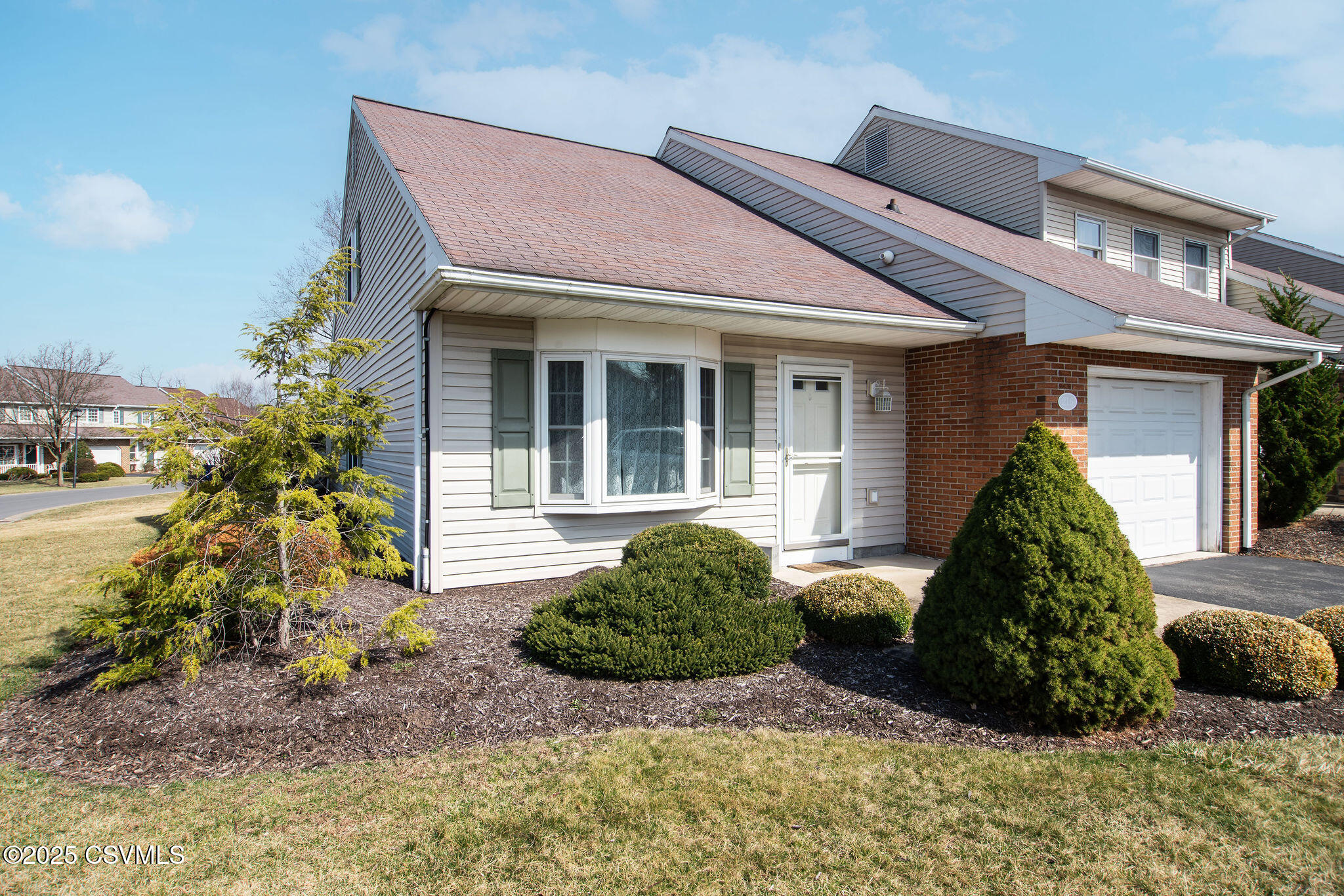 216 BIRCHTREE Lane