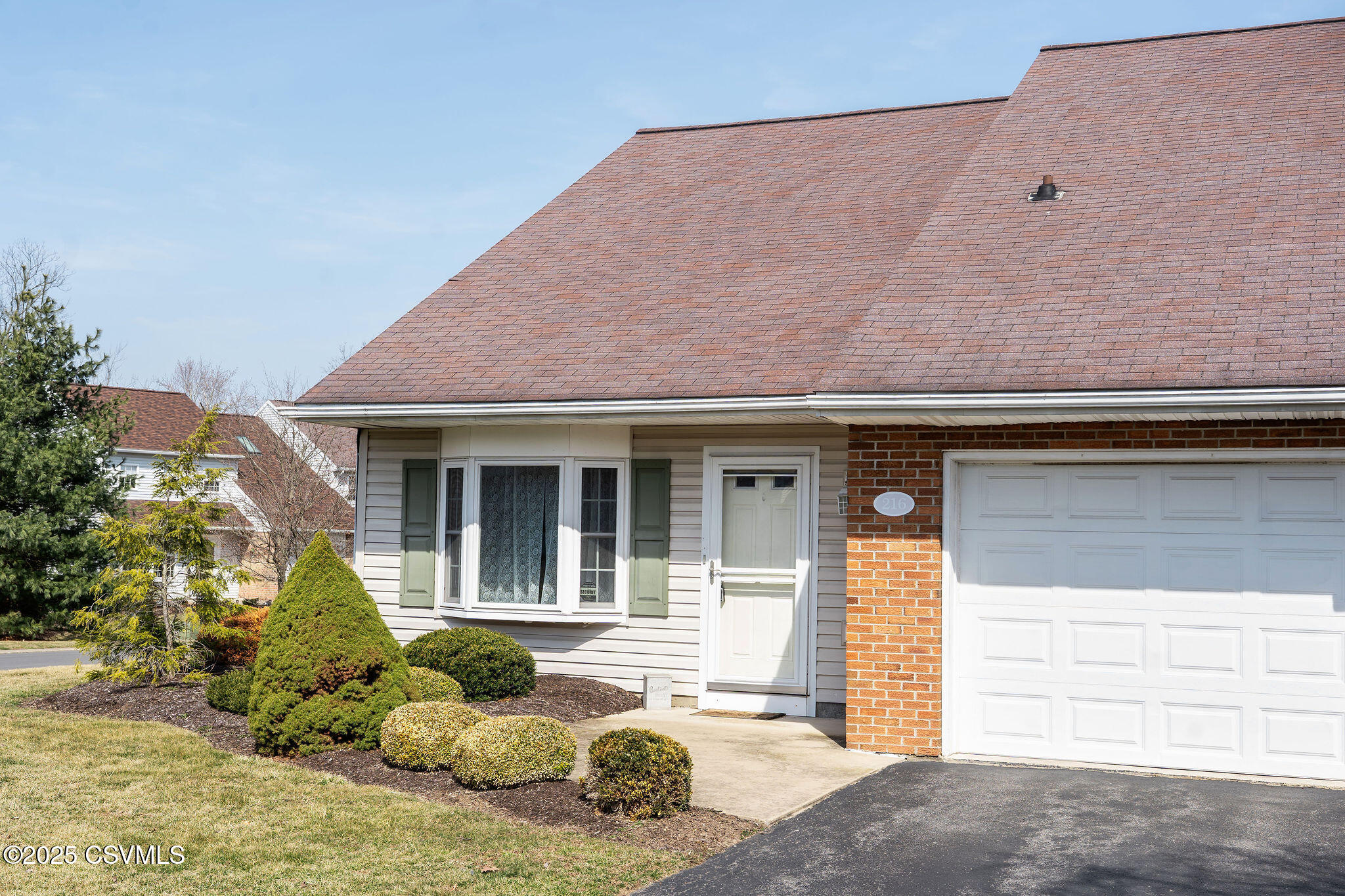 216 BIRCHTREE Lane