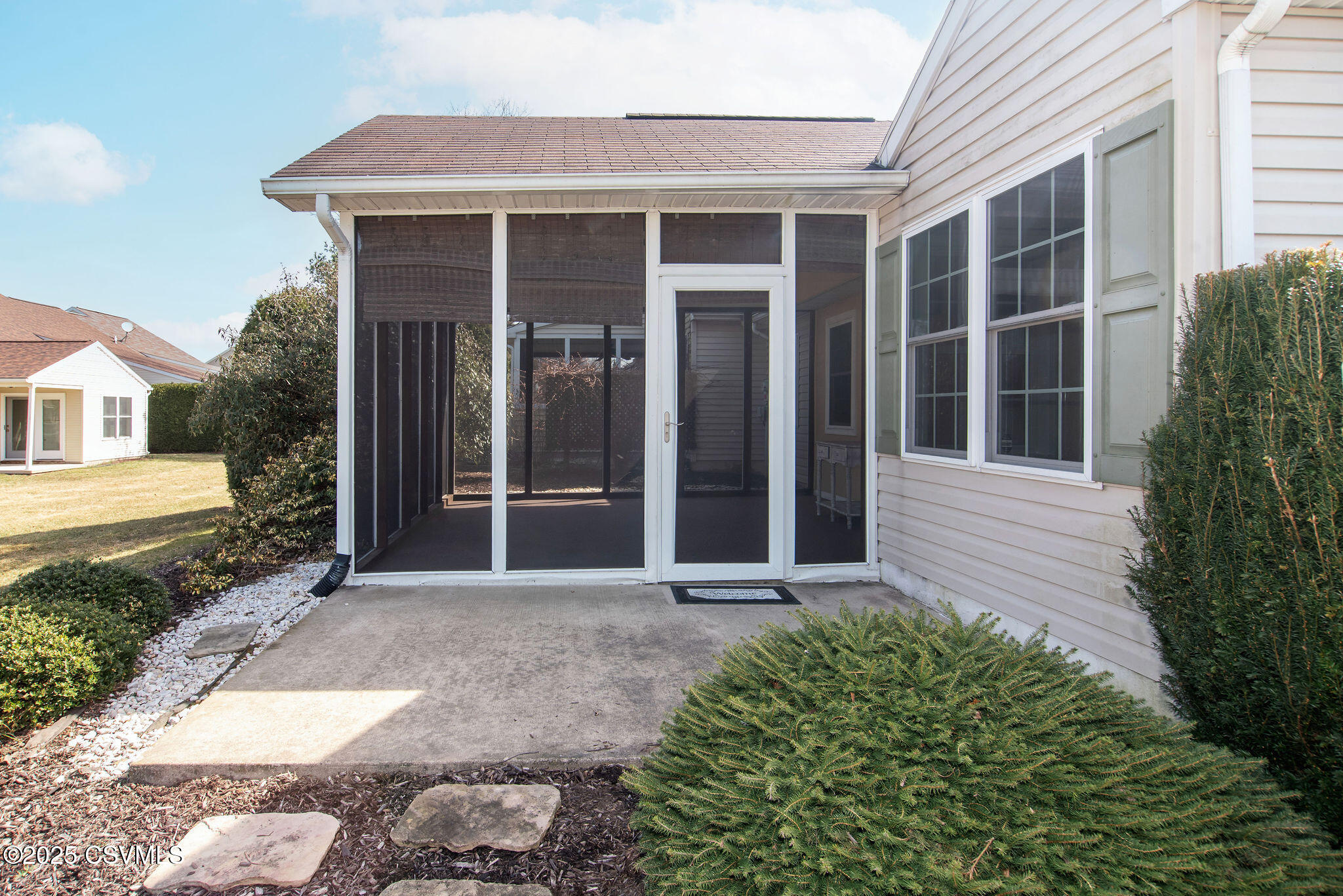 216 BIRCHTREE Lane