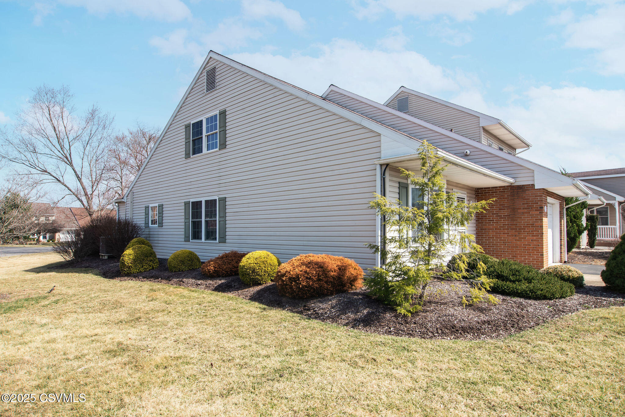 216 BIRCHTREE Lane