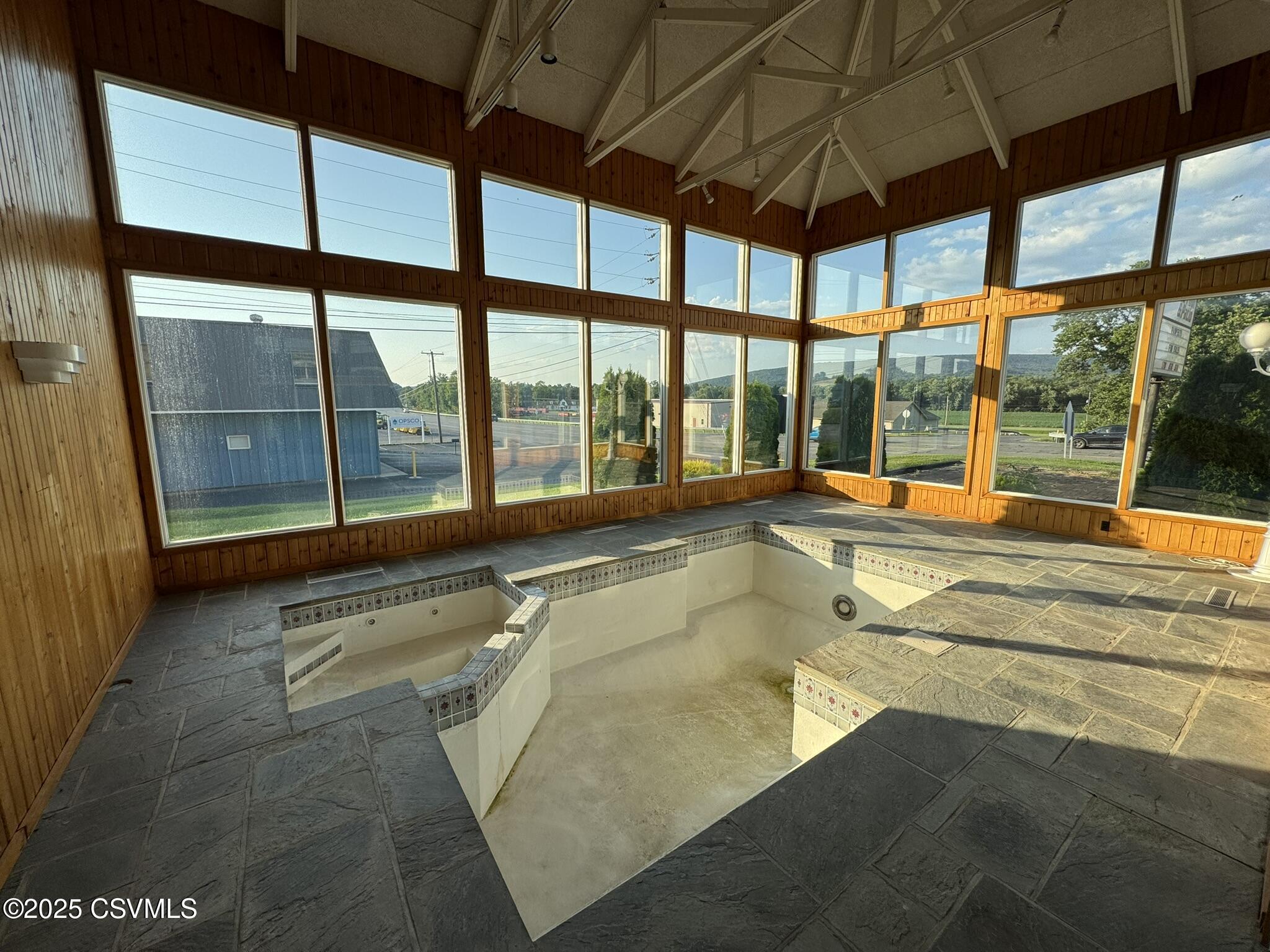 1689 WESTBRANCH Highway