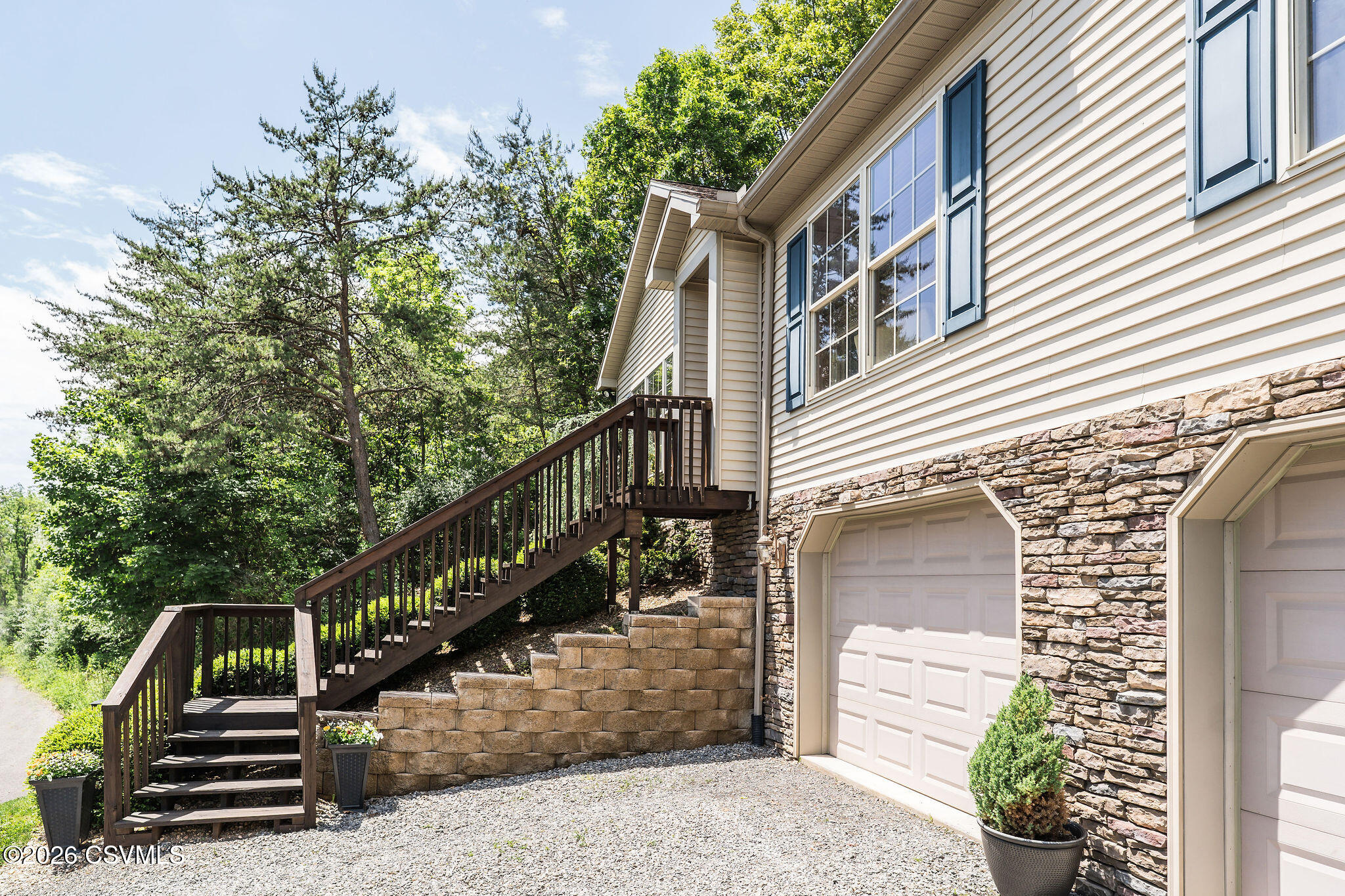 105 BRIAR Lane