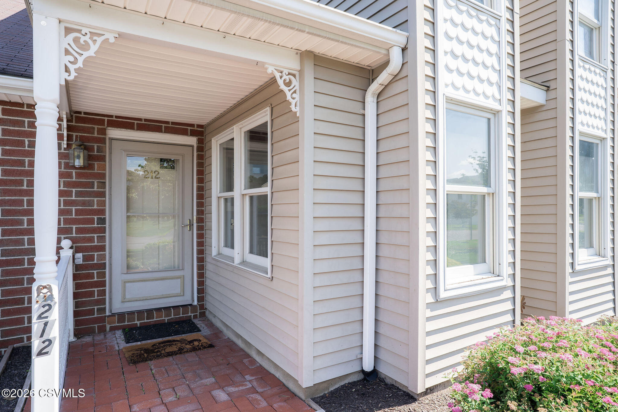 212 BIRCHTREE Lane