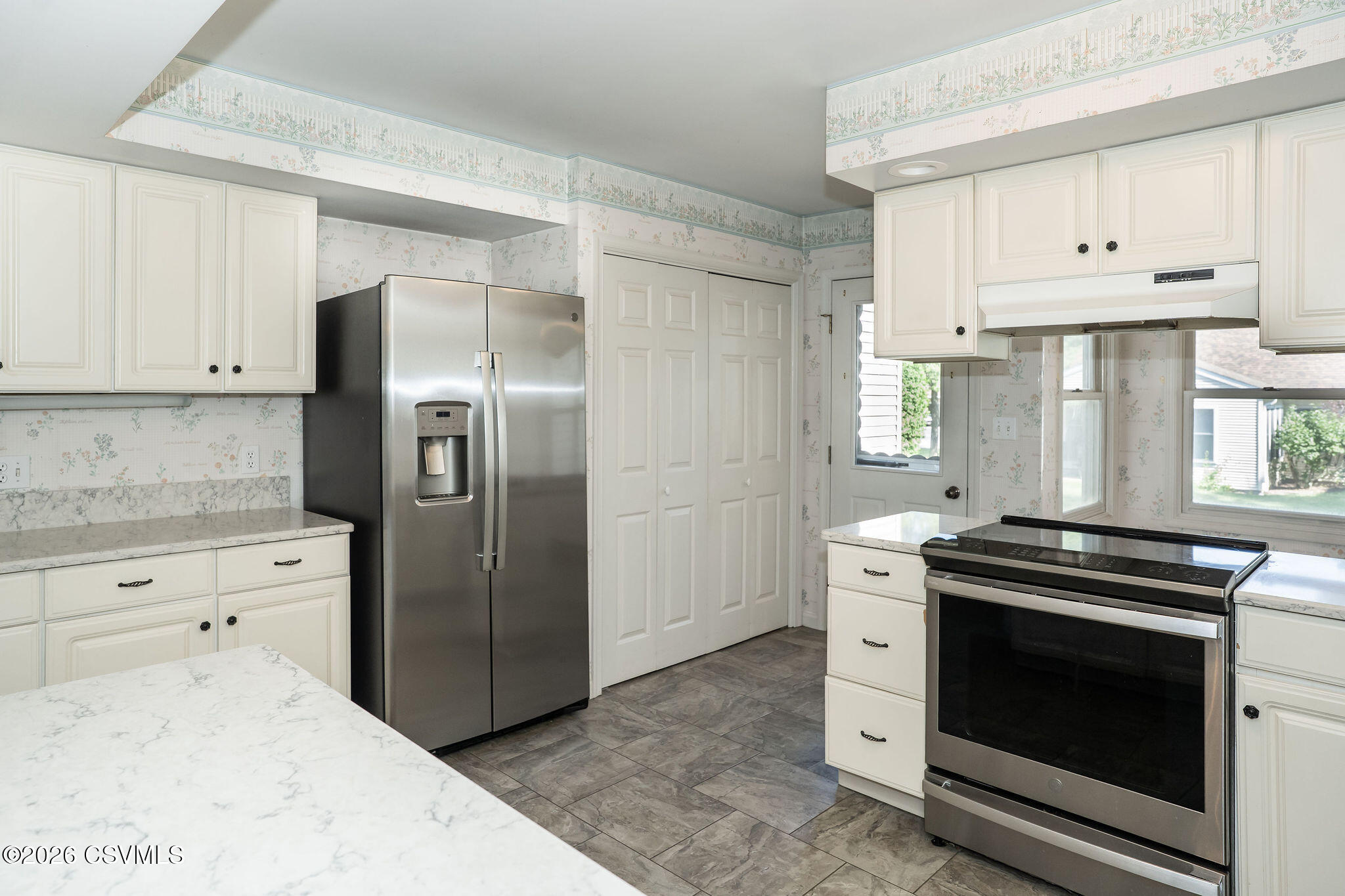 212 BIRCHTREE Lane