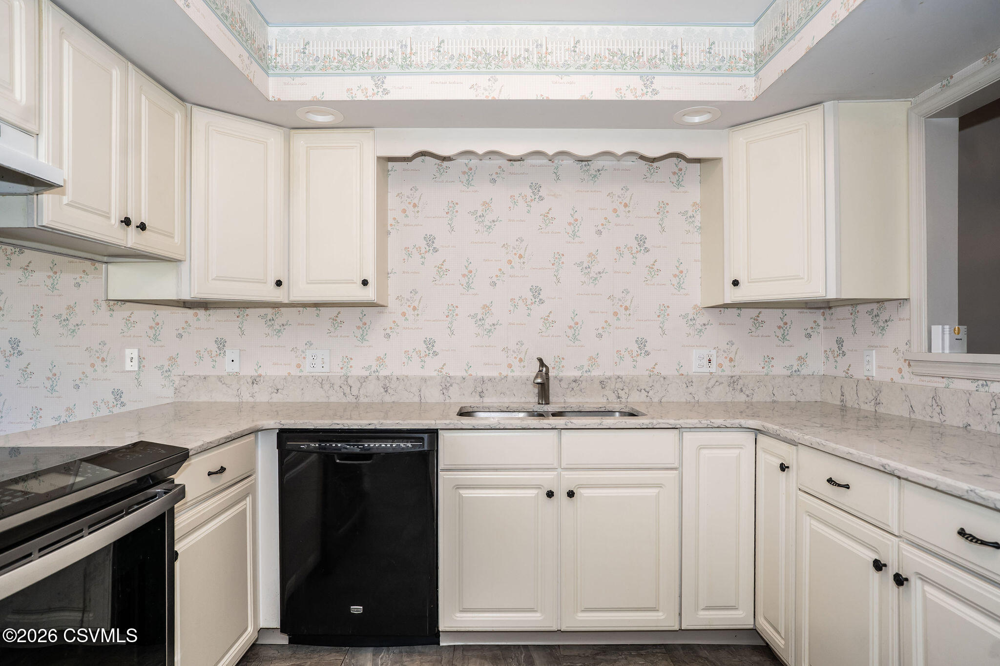 212 BIRCHTREE Lane