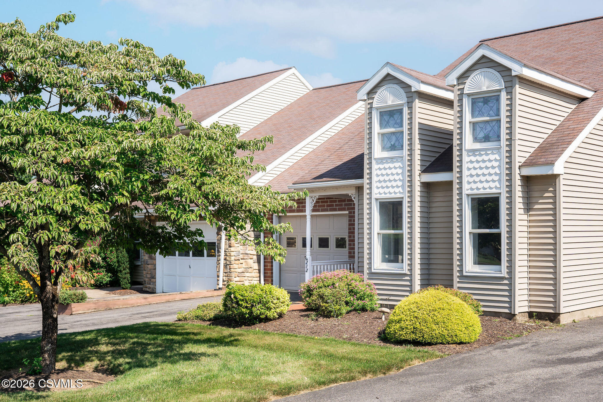 212 BIRCHTREE Lane