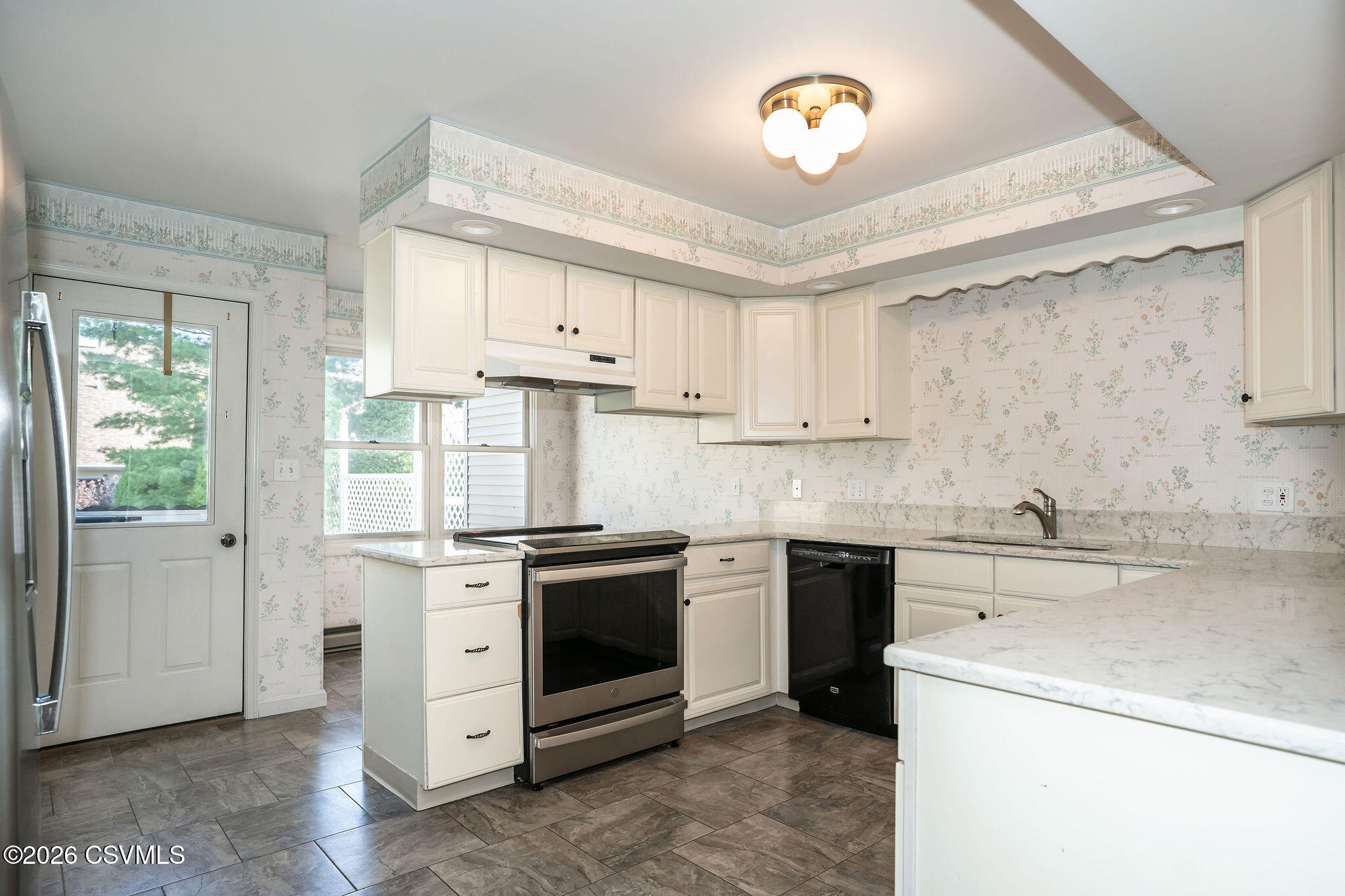 212 BIRCHTREE Lane