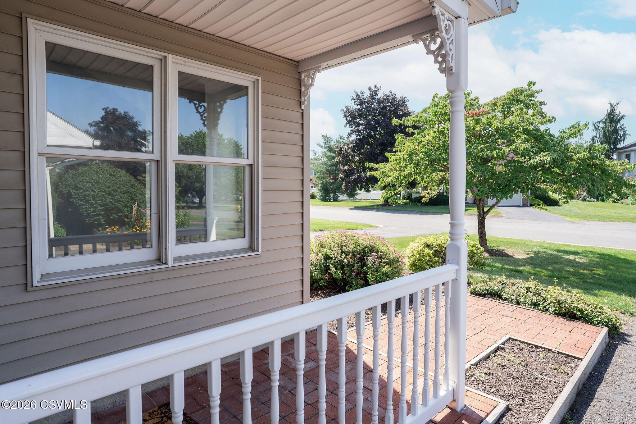 212 BIRCHTREE Lane