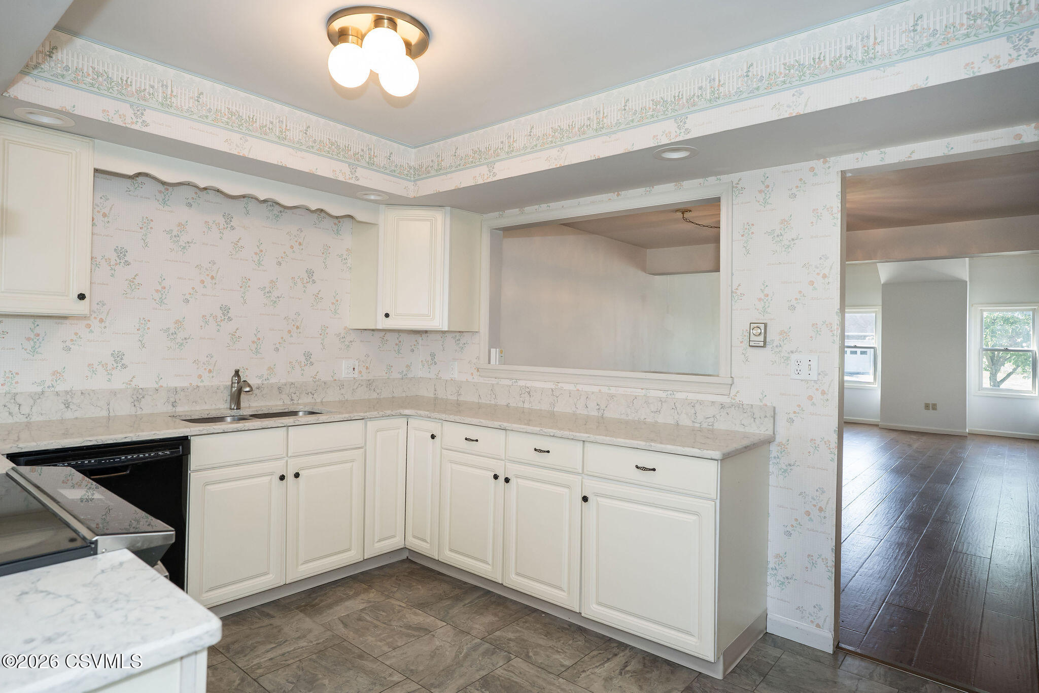 212 BIRCHTREE Lane