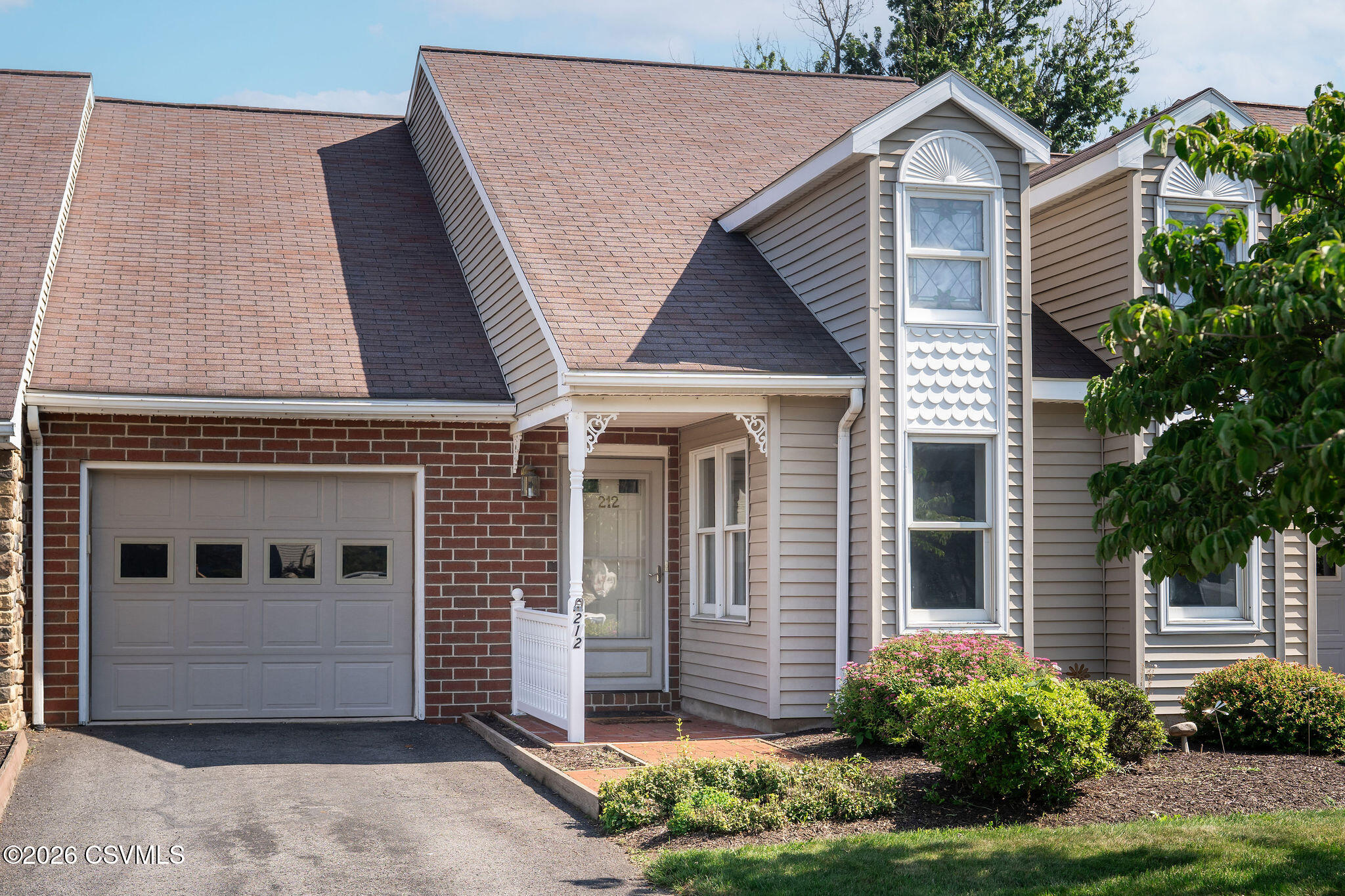 212 BIRCHTREE Lane