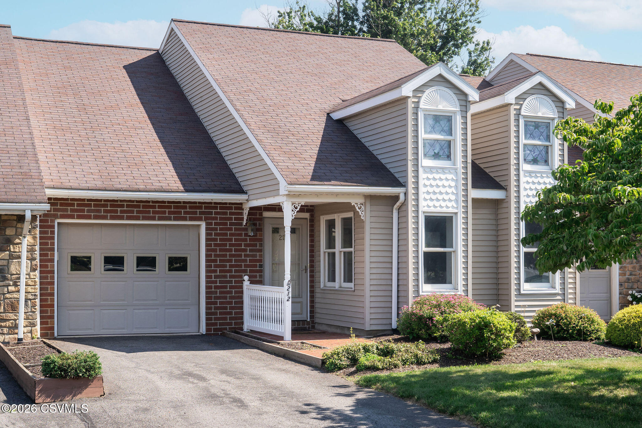 212 BIRCHTREE Lane