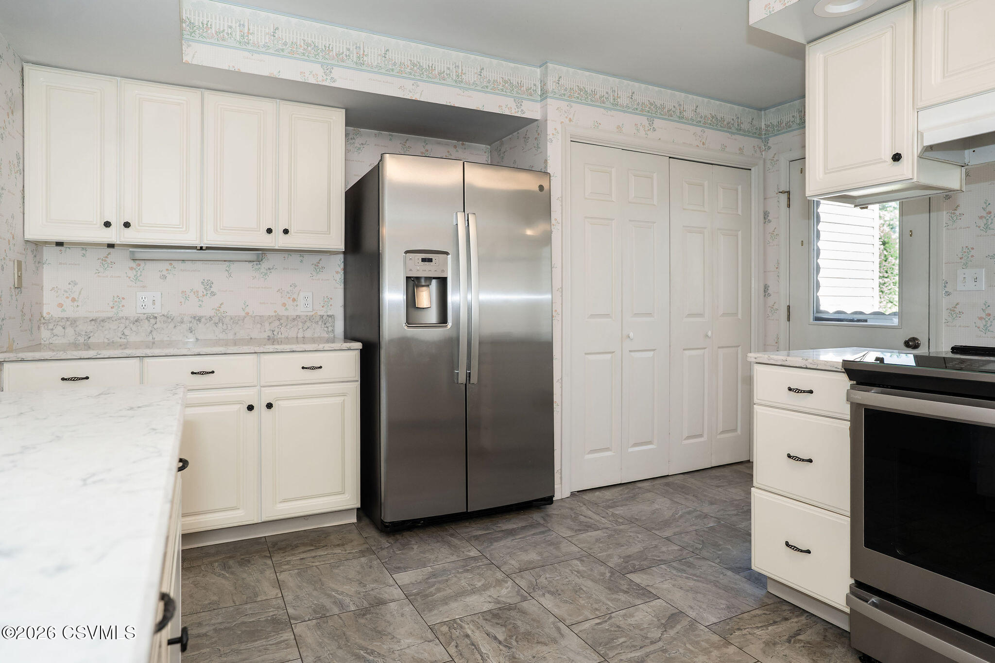 212 BIRCHTREE Lane