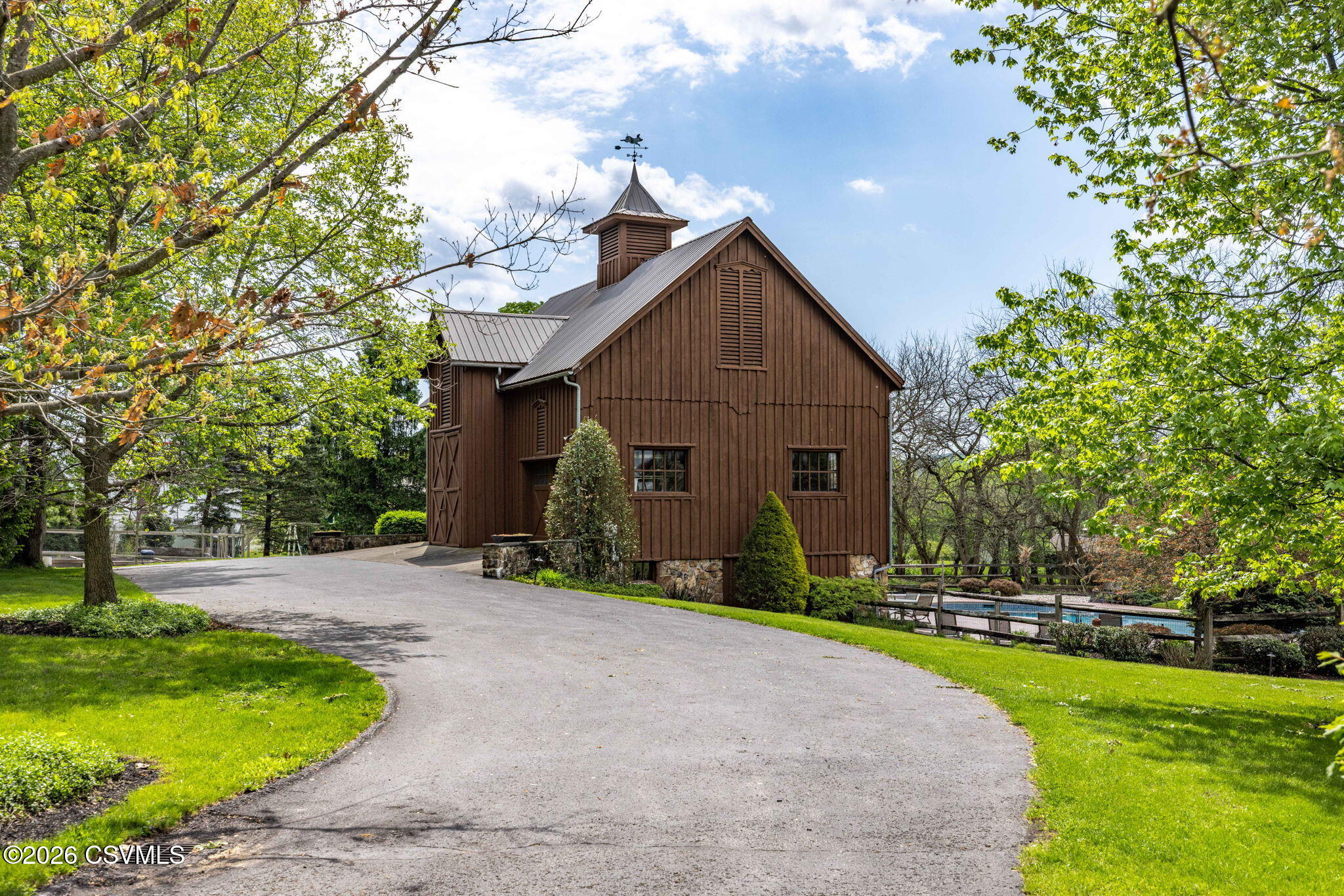 303 JONATHAN Road
