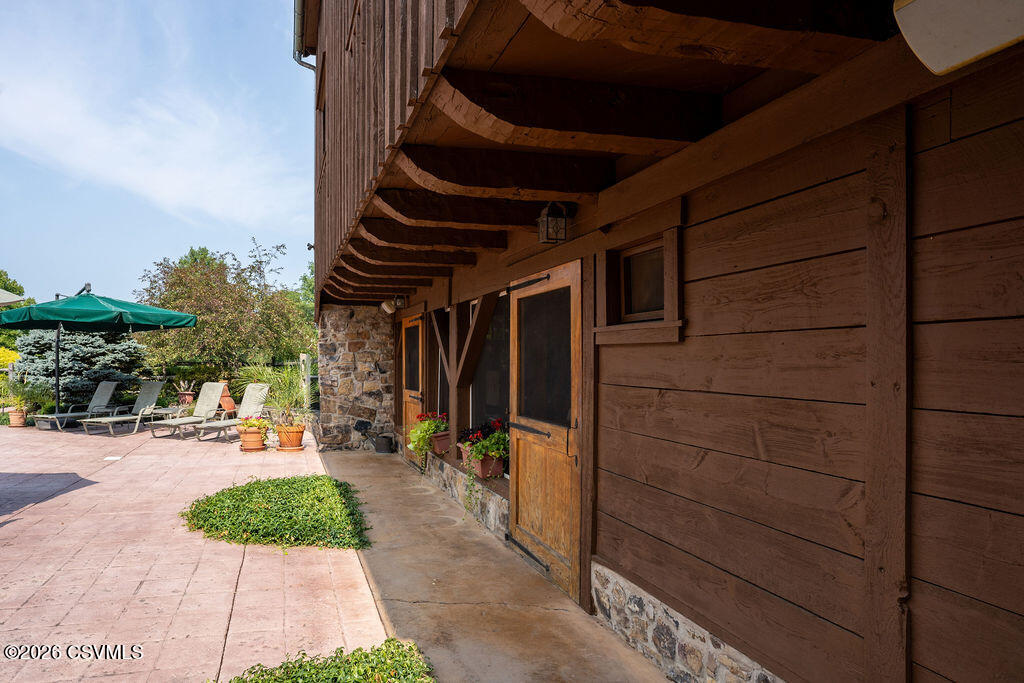 303 JONATHAN Road
