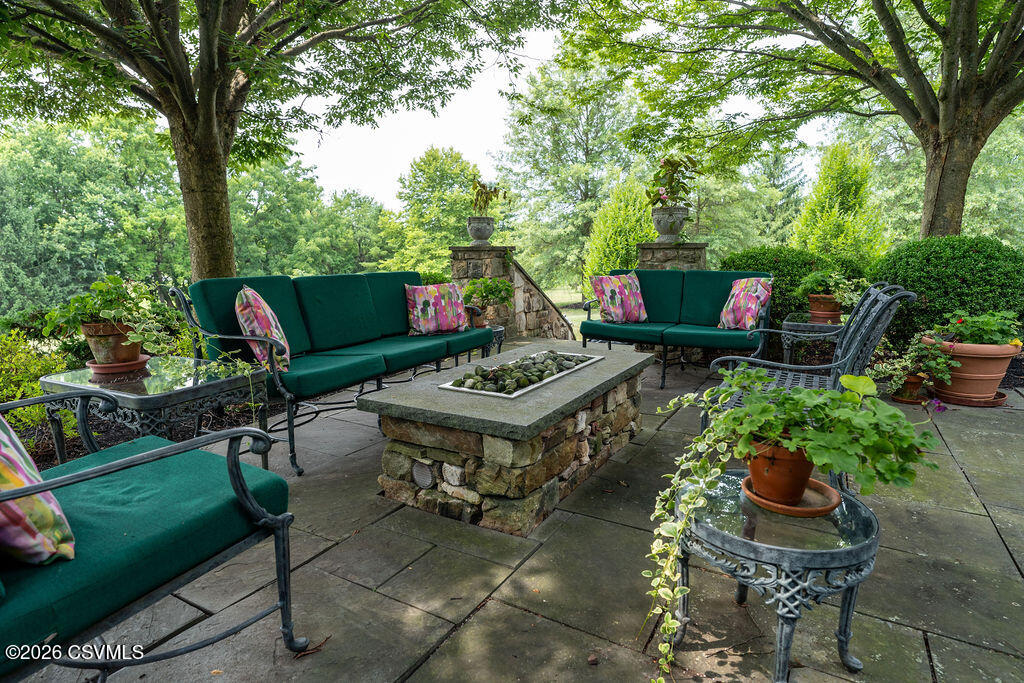 303 JONATHAN Road