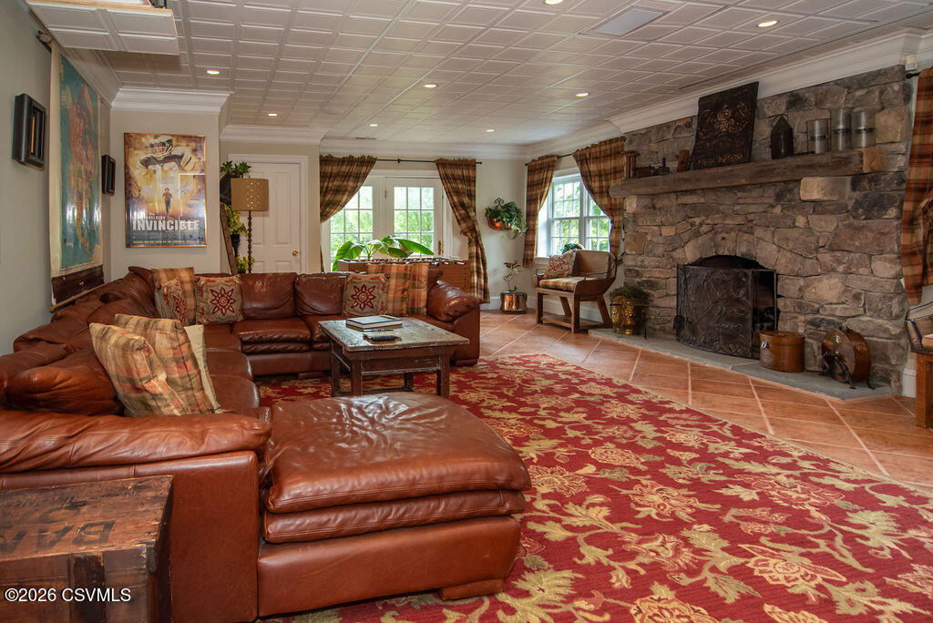 303 JONATHAN Road