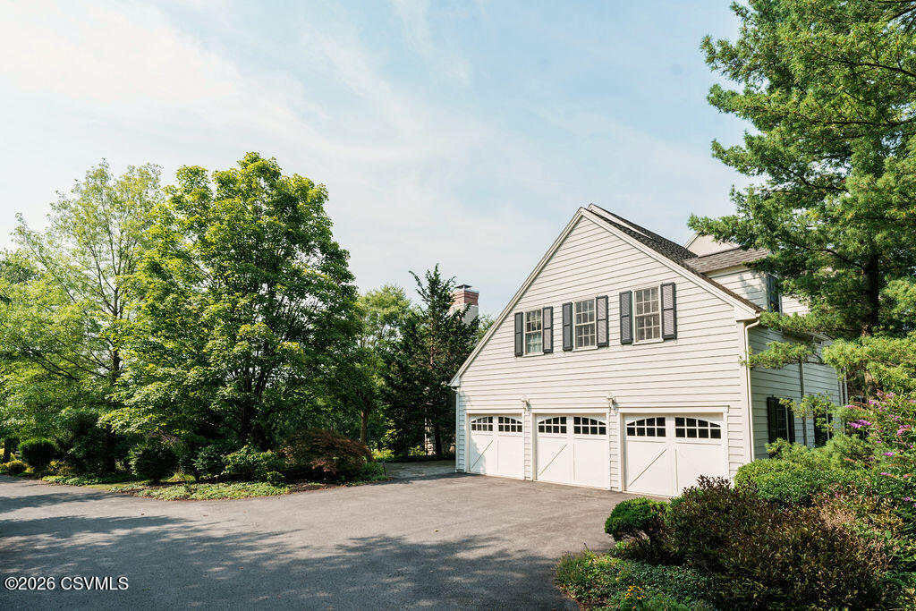 303 JONATHAN Road