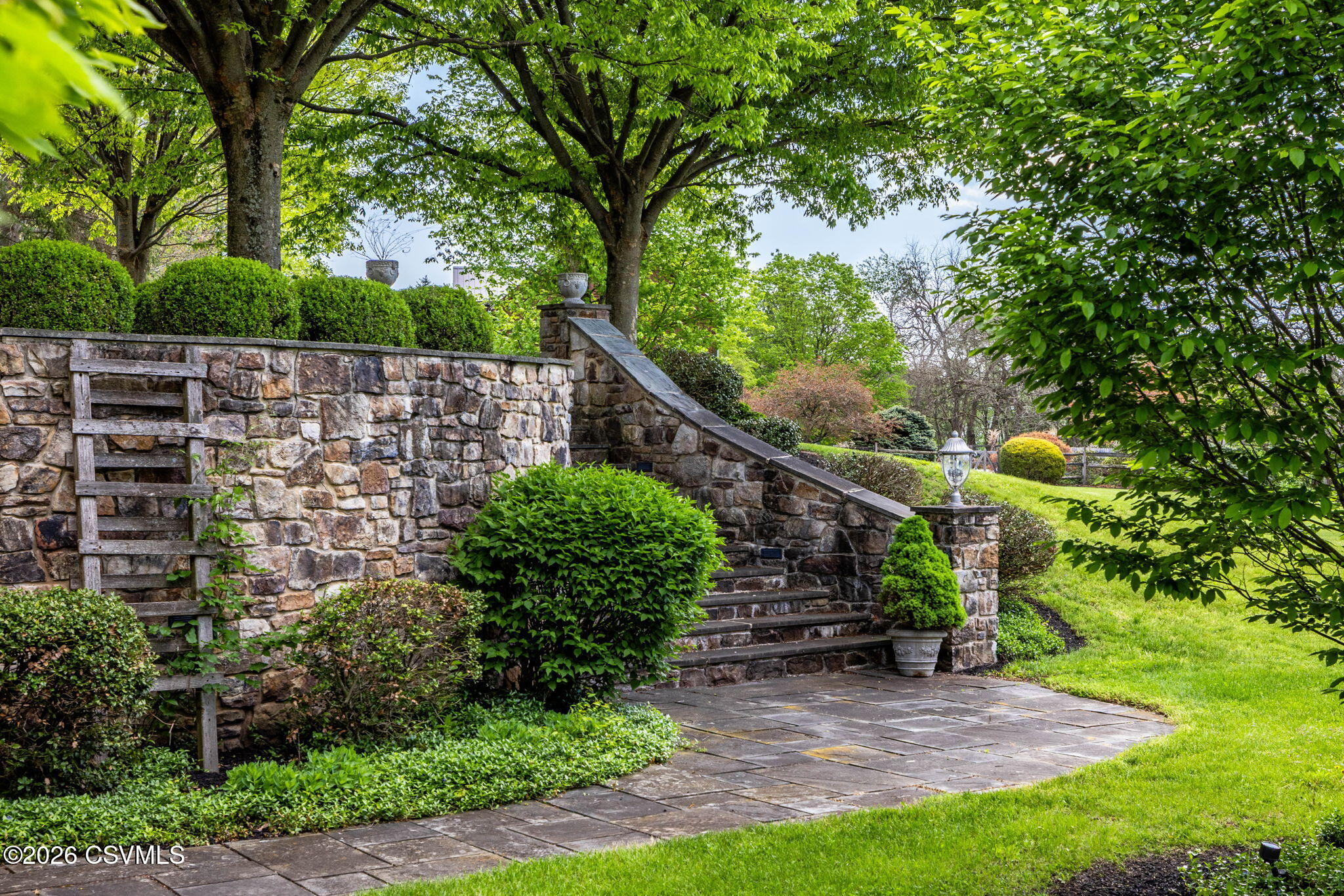 303 JONATHAN Road