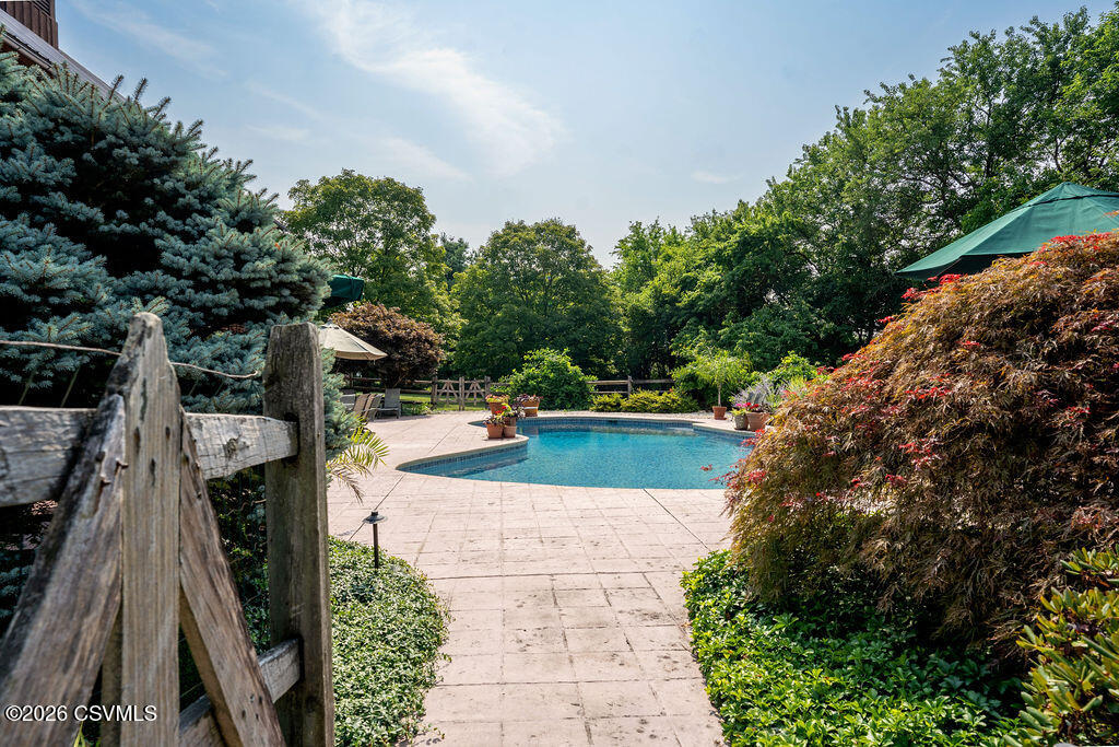 303 JONATHAN Road