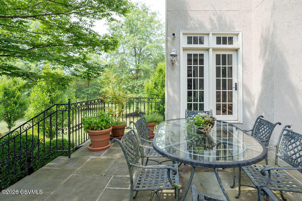 303 JONATHAN Road